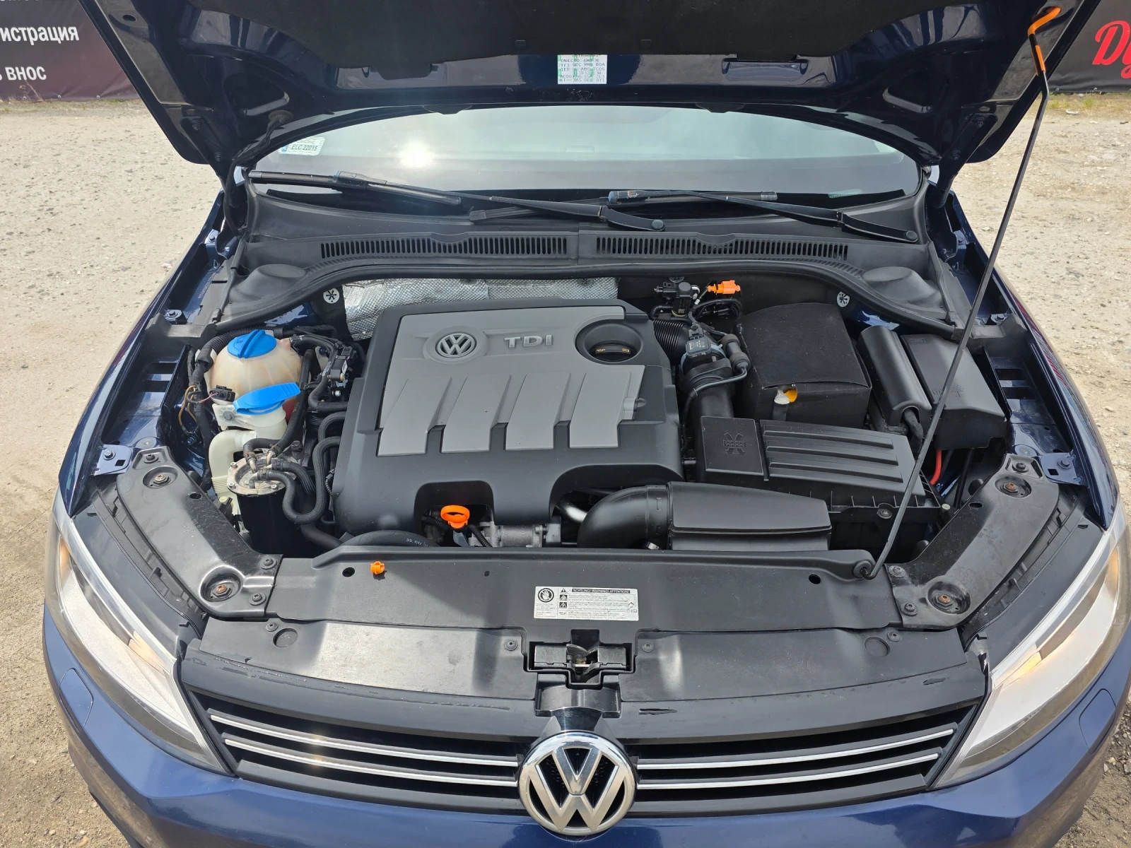 VW Jetta 1.6TDI 105PS, снимка 13 - Автомобили и джипове - 55101804