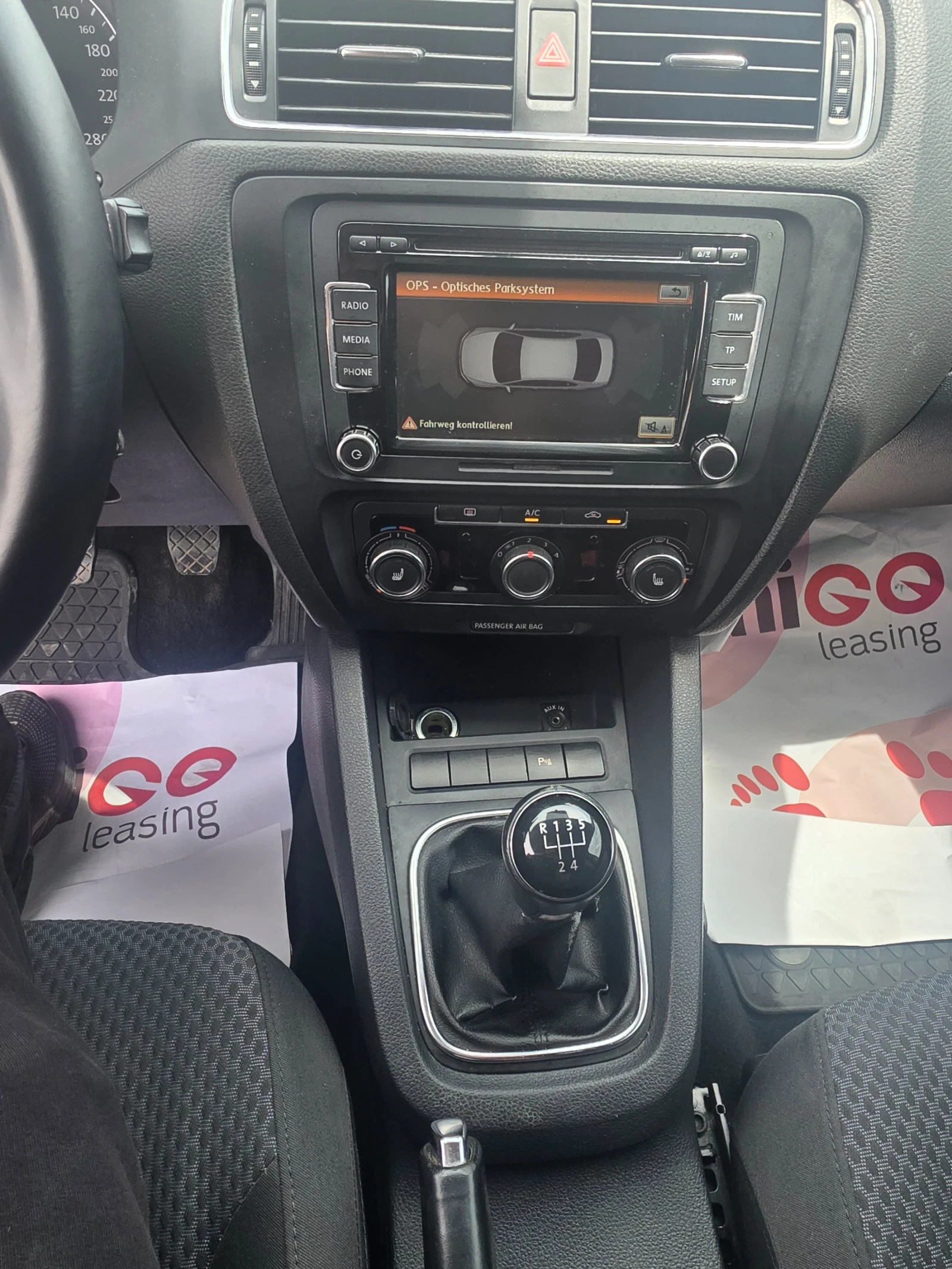 VW Jetta 1.6TDI 105PS, снимка 10 - Автомобили и джипове - 55101804