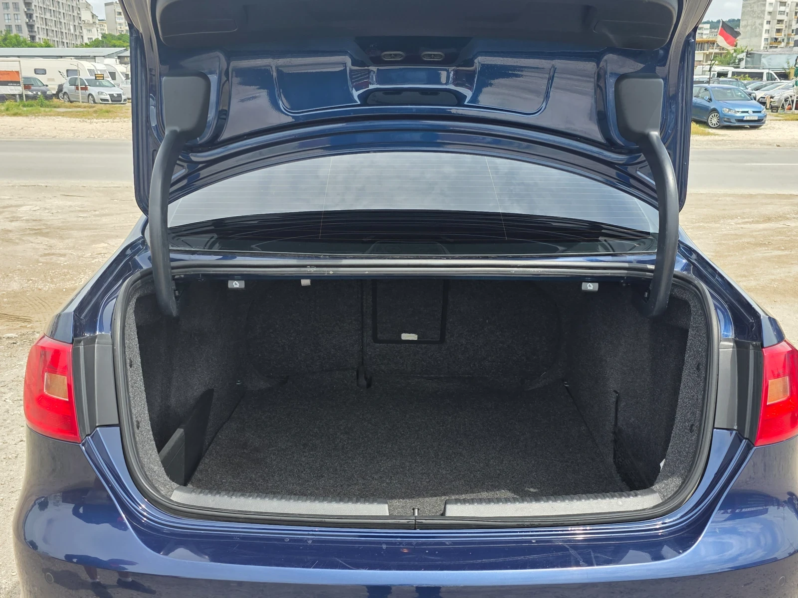 VW Jetta 1.6TDI 105PS, снимка 7 - Автомобили и джипове - 55101804