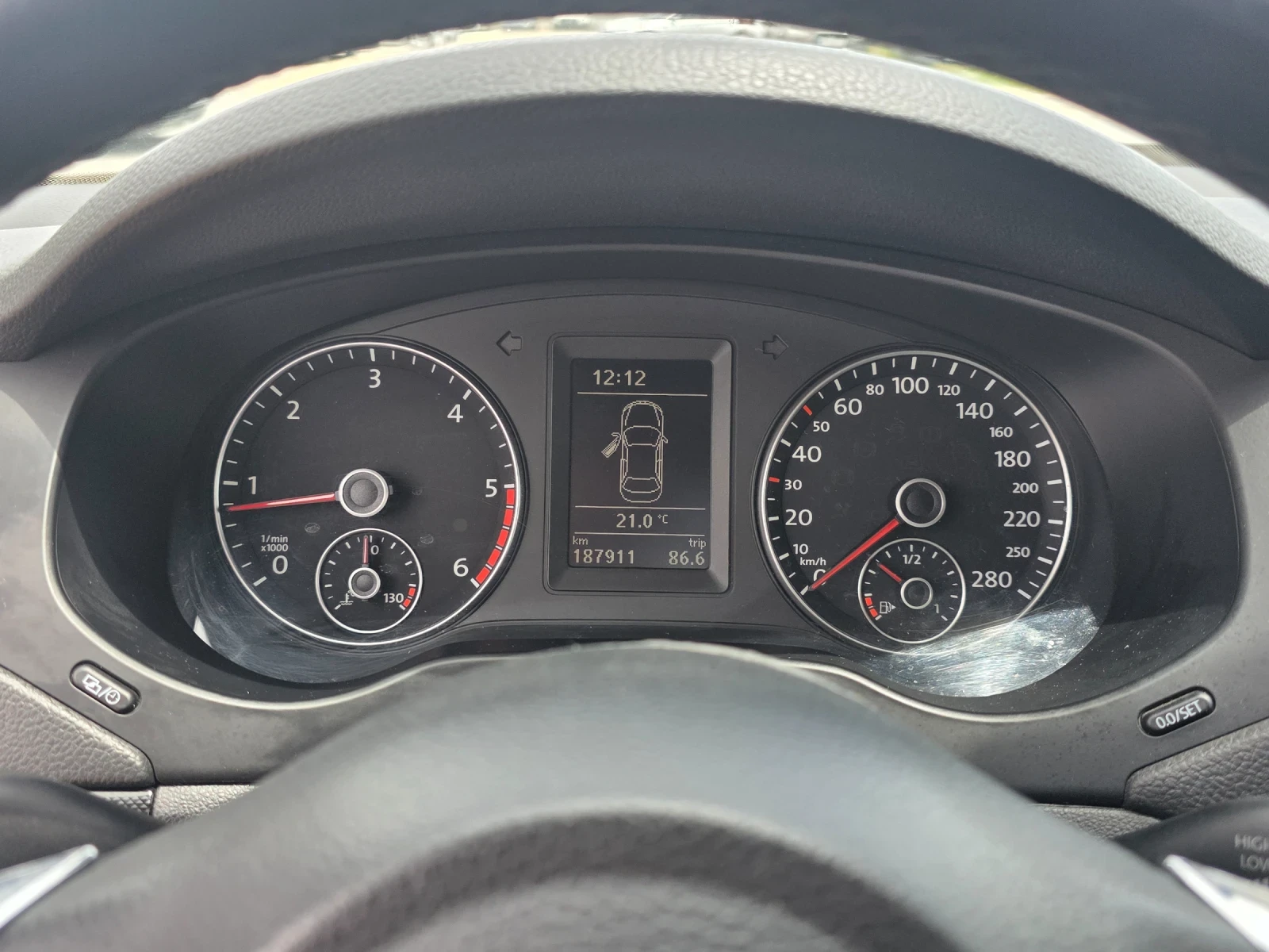 VW Jetta 1.6TDI 105PS, снимка 11 - Автомобили и джипове - 55101804