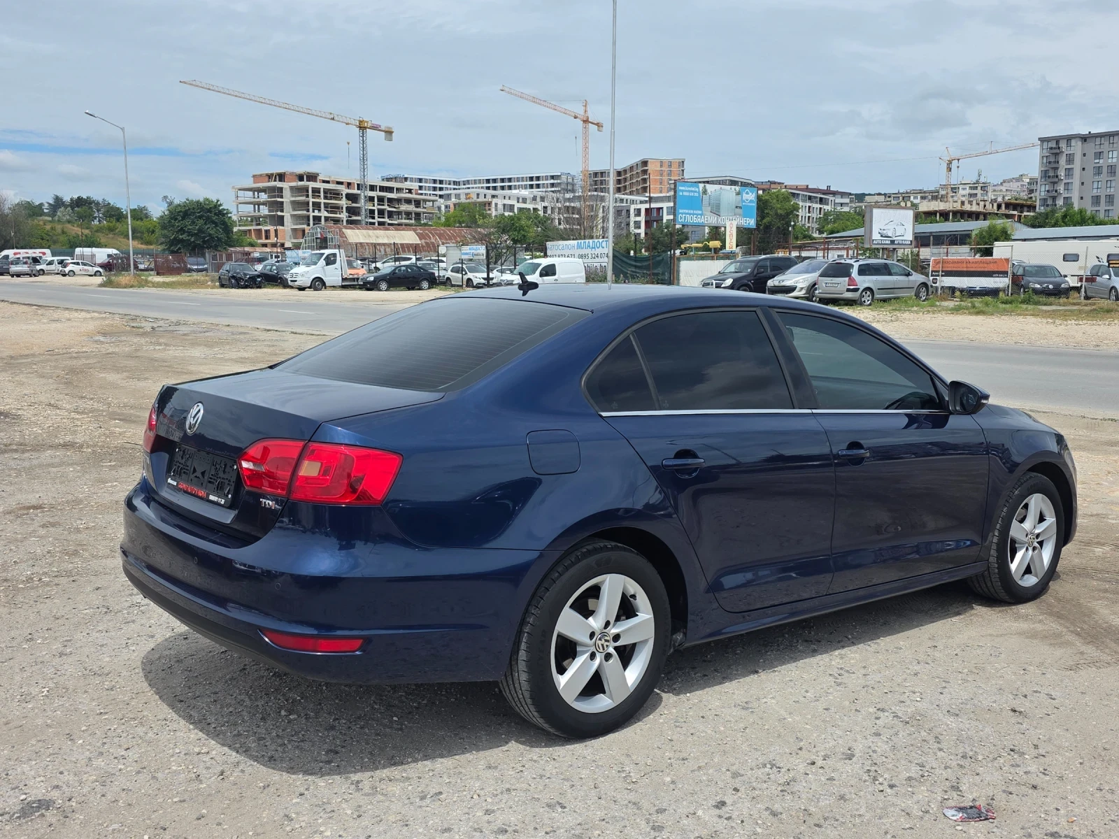 VW Jetta 1.6TDI 105PS, снимка 4 - Автомобили и джипове - 55101804