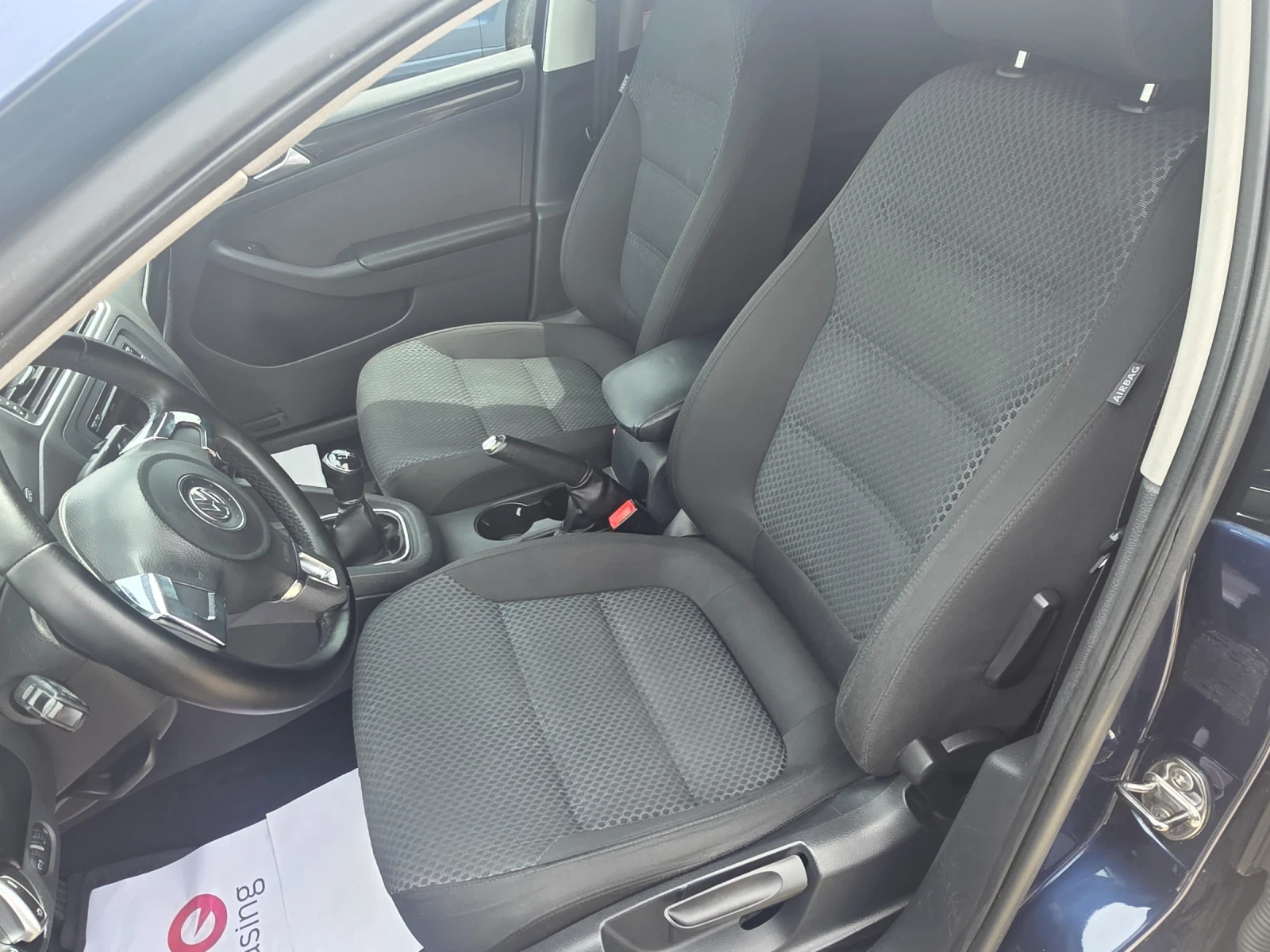 VW Jetta 1.6TDI 105PS, снимка 9 - Автомобили и джипове - 55101804