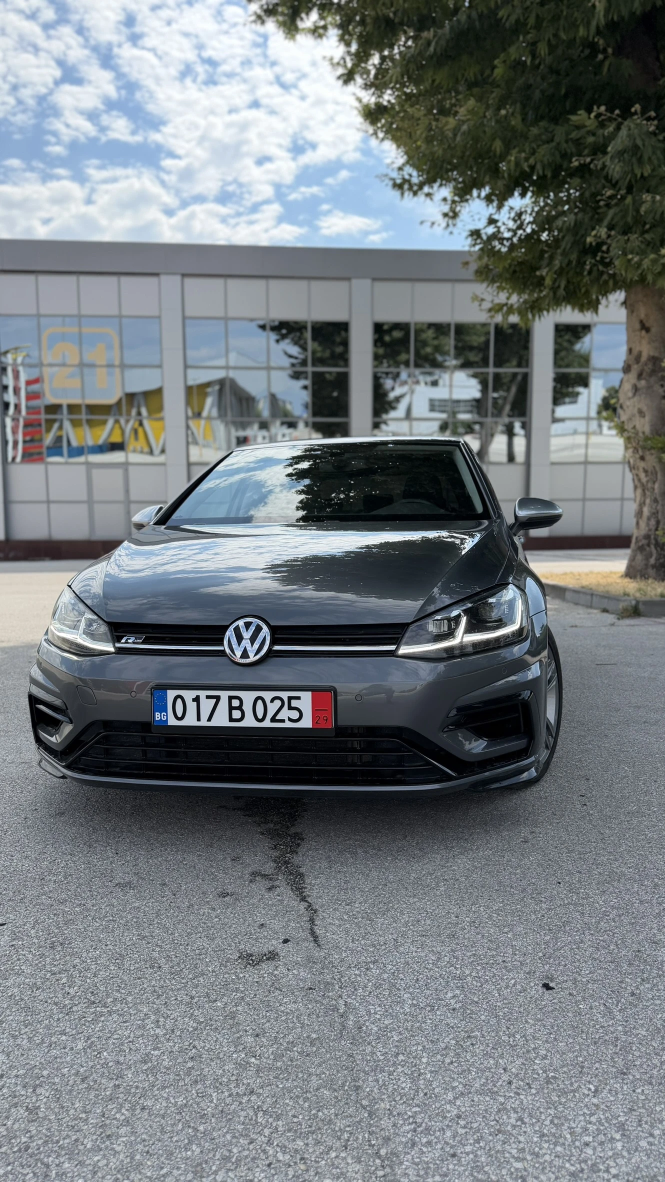 VW Golf 7.5 R-Line Digital Cockpit Panoramic LED, снимка 2 - Автомобили и джипове - 55218021