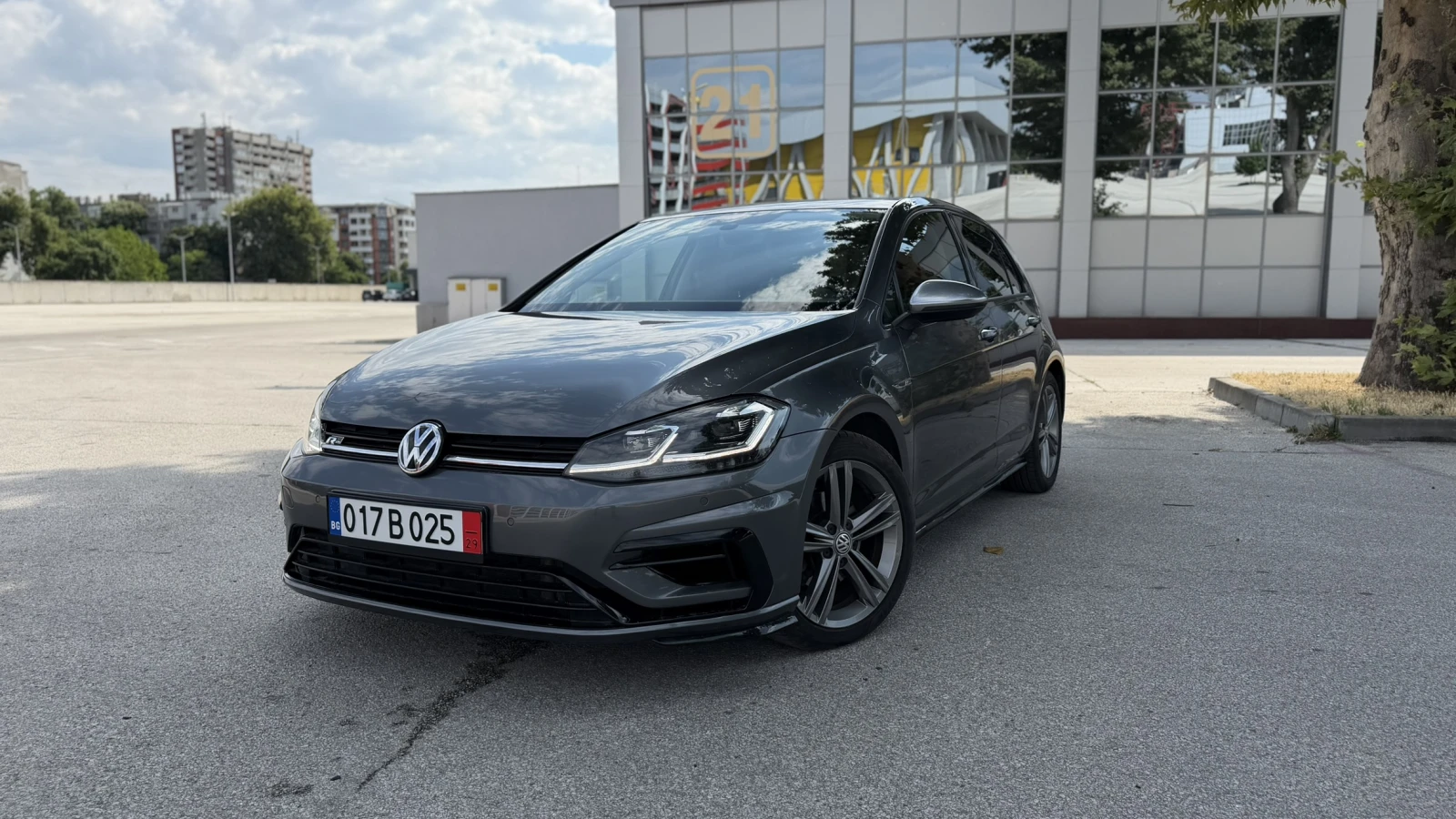 VW Golf 7.5 R-Line Digital Cockpit Panoramic LED