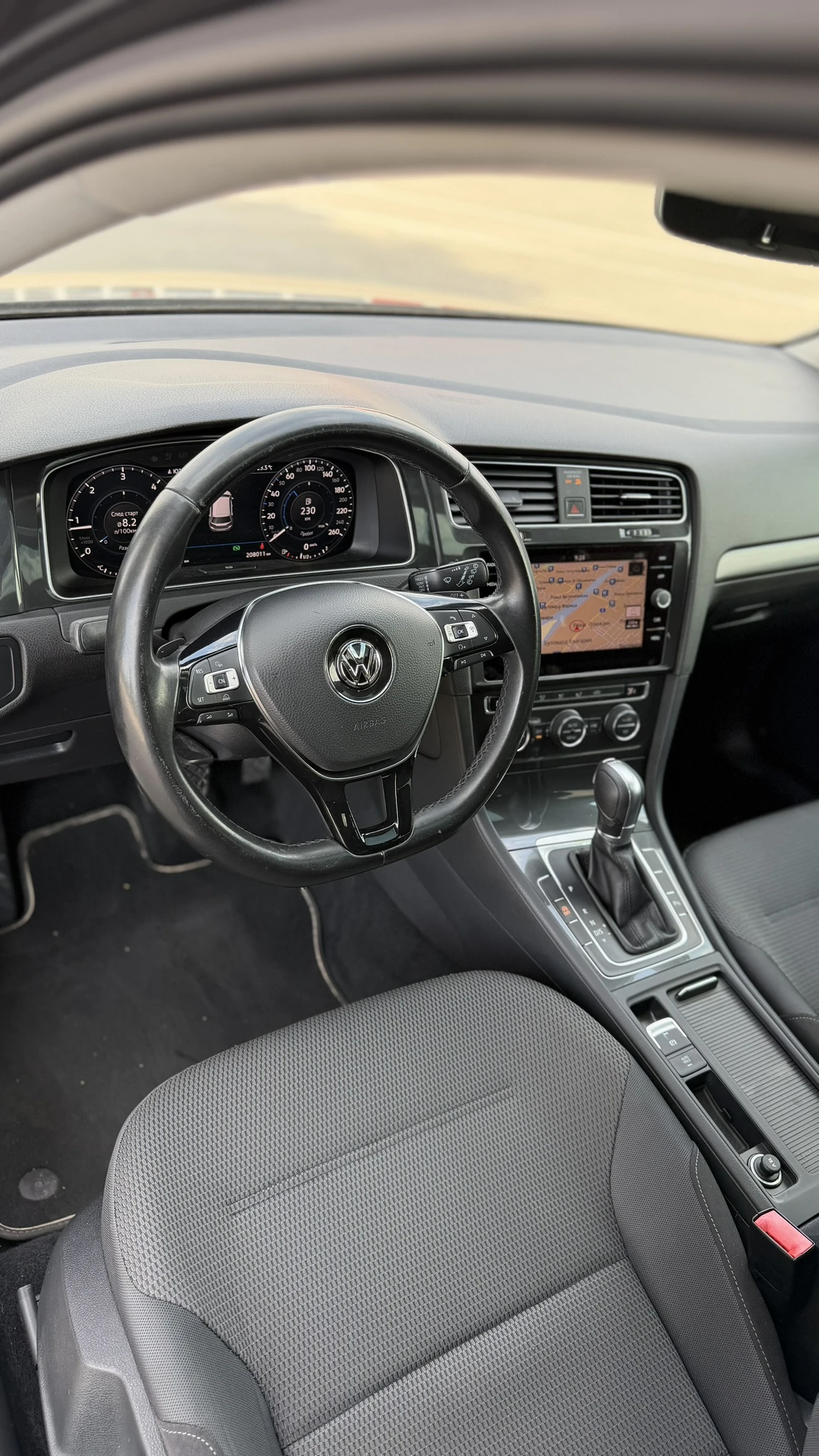 VW Golf 7.5 R-Line Digital Cockpit Panoramic LED, снимка 10 - Автомобили и джипове - 55218021