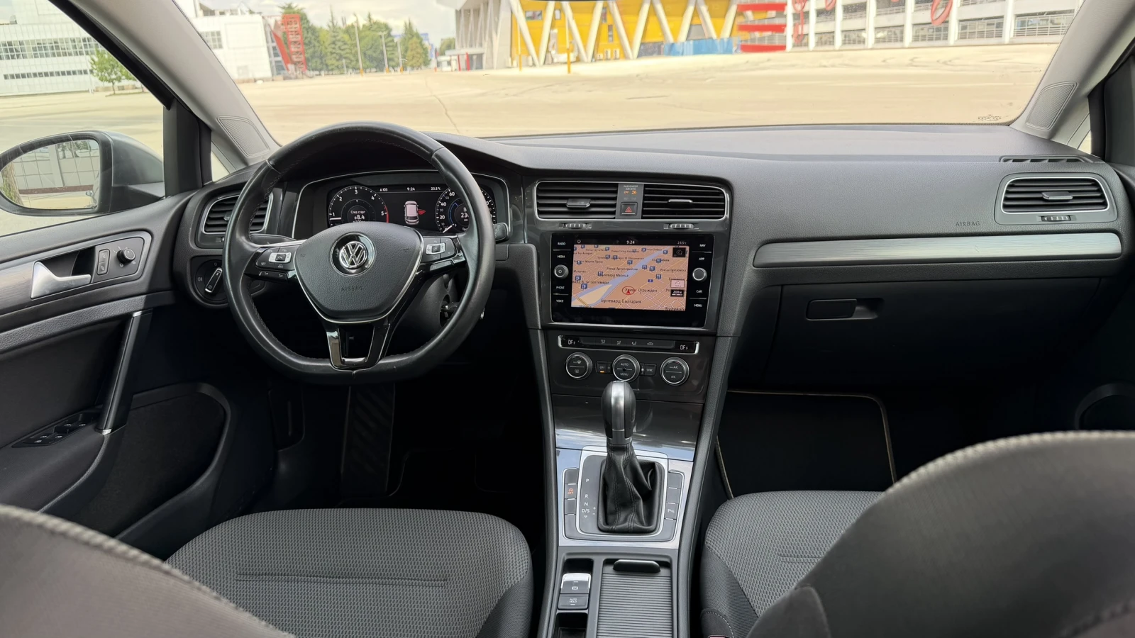 VW Golf 7.5 R-Line Digital Cockpit Panoramic LED, снимка 13 - Автомобили и джипове - 55218021