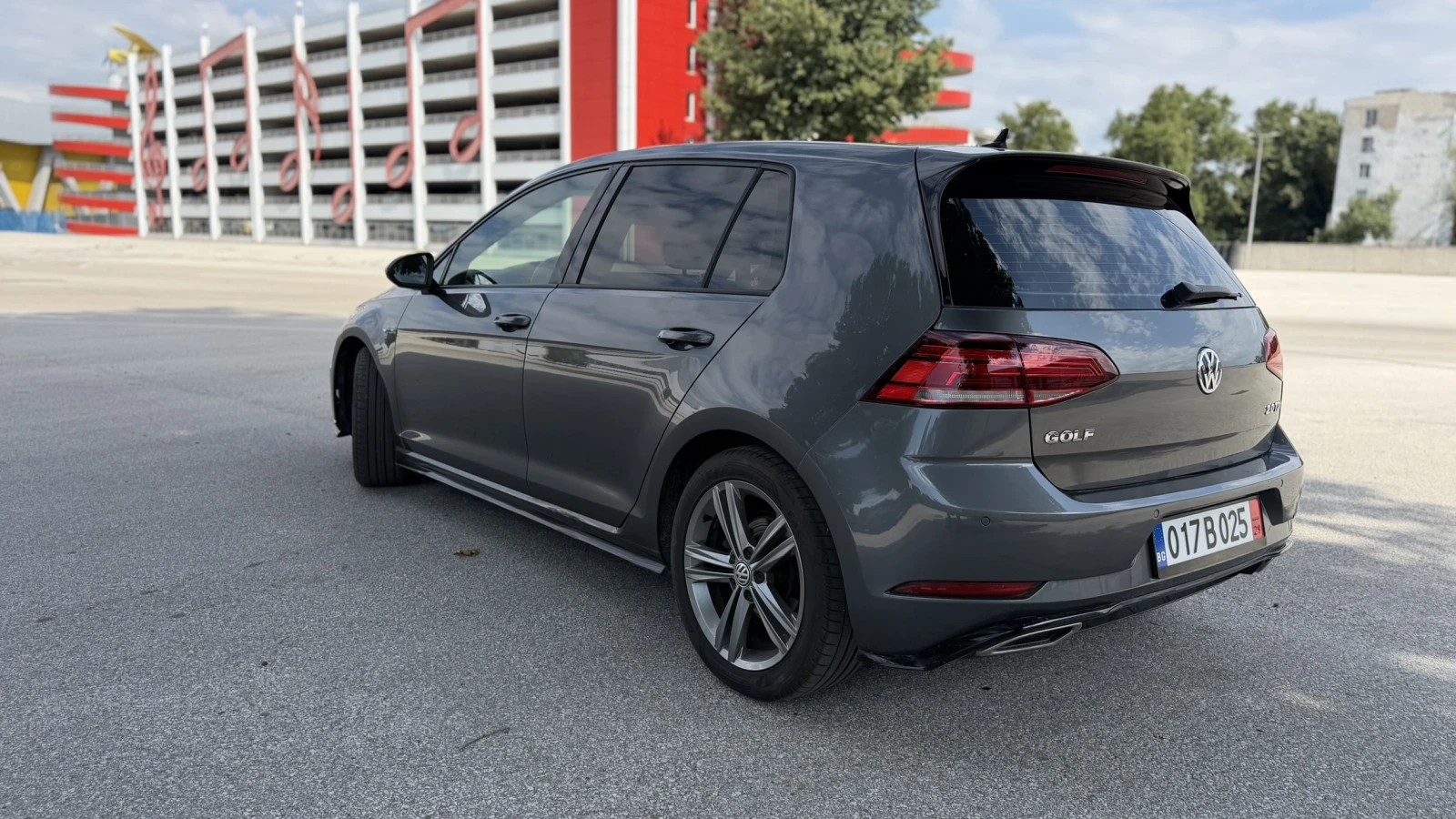 VW Golf 7.5 R-Line Digital Cockpit Panoramic LED, снимка 6 - Автомобили и джипове - 55218021