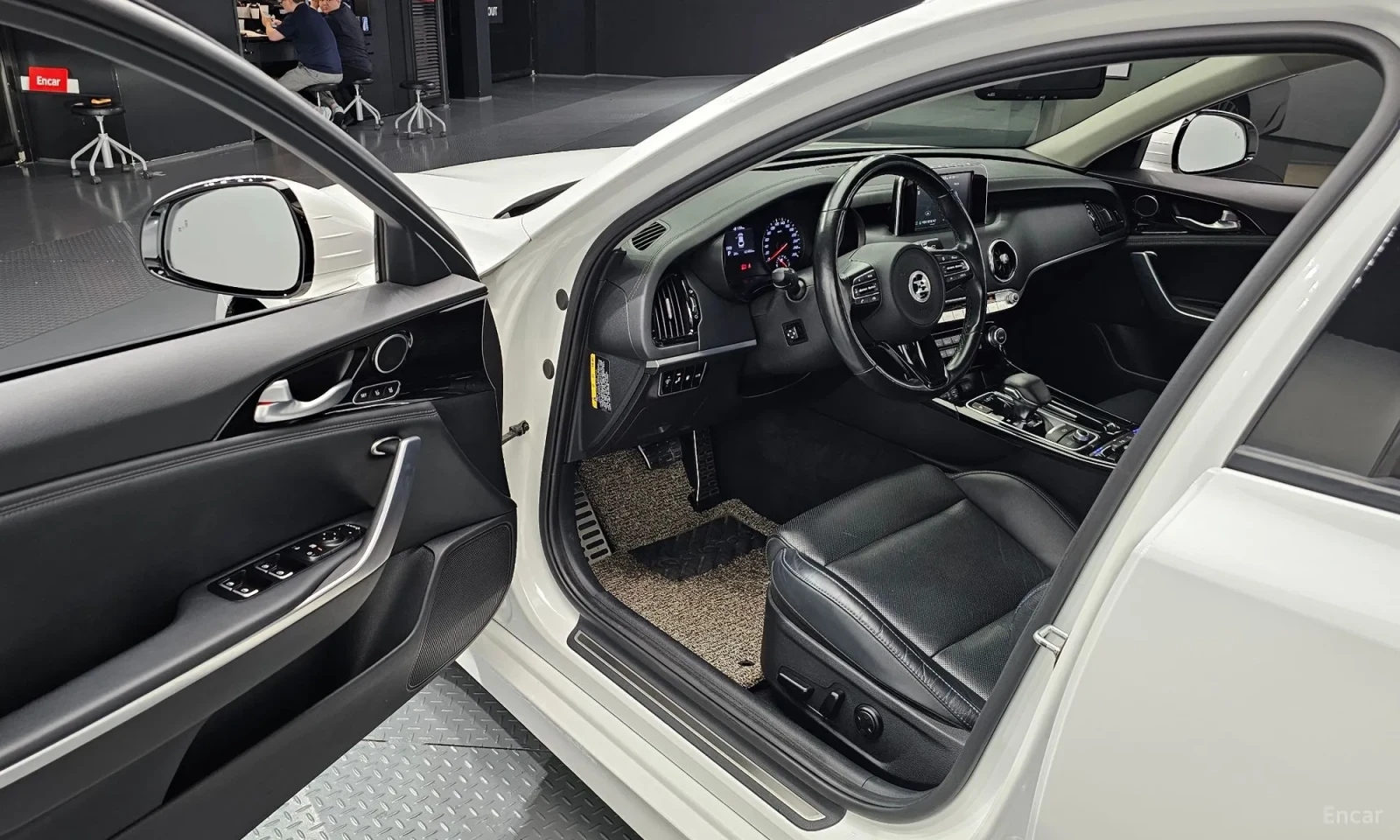 Kia Stinger Подгреви\Обдухване\4х4, снимка 10 - Автомобили и джипове - 55583473
