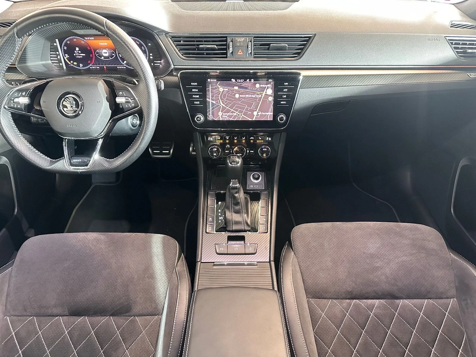 Skoda Superb Sportline 2.0 TDI, снимка 10 - Автомобили и джипове - 55615291