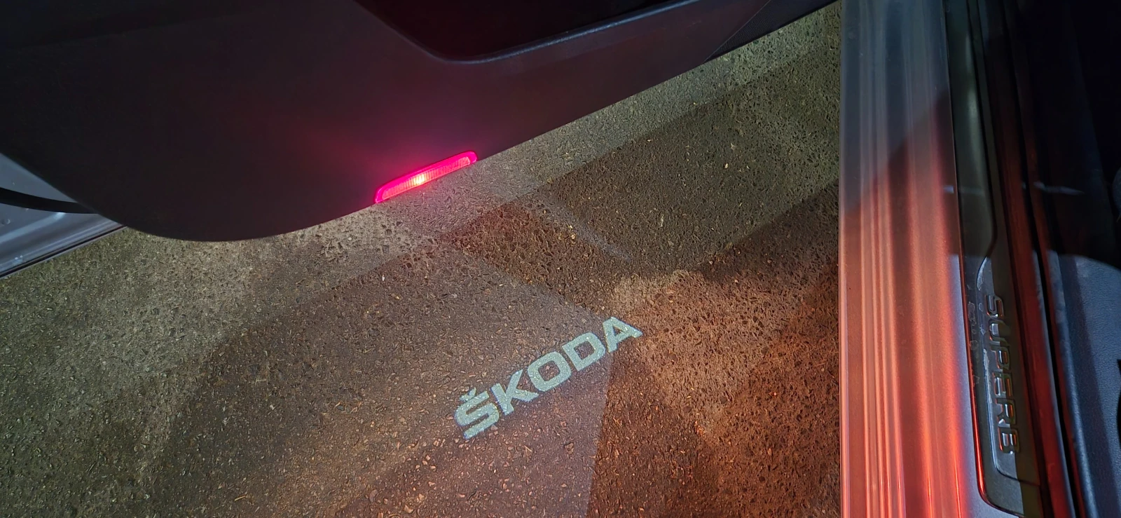 Skoda Superb Sportline 2.0 TDI, снимка 15 - Автомобили и джипове - 55615291