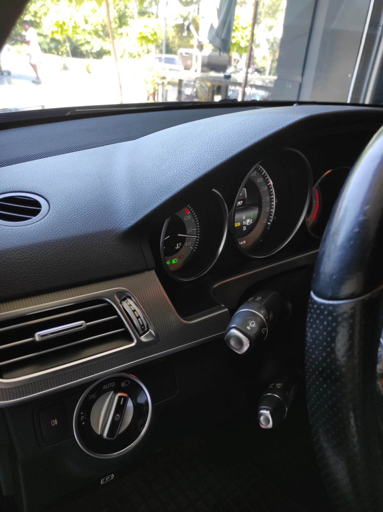 Mercedes-Benz E 220 2.2, снимка 8 - Автомобили и джипове - 55669723