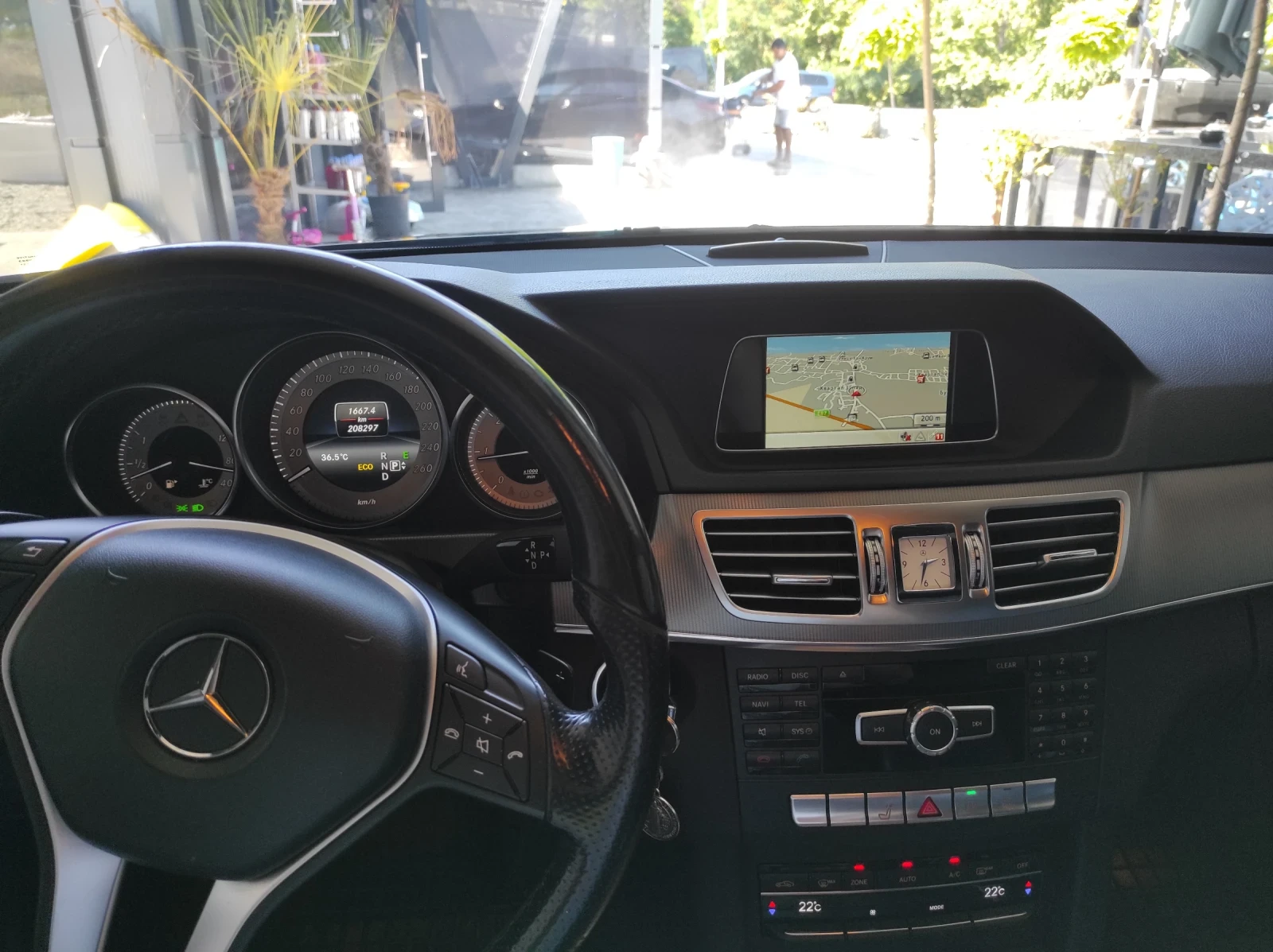 Mercedes-Benz E 220 2.2, снимка 9 - Автомобили и джипове - 55669723
