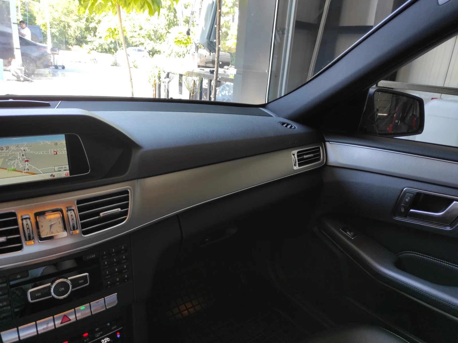 Mercedes-Benz E 220 2.2, снимка 11 - Автомобили и джипове - 55669723