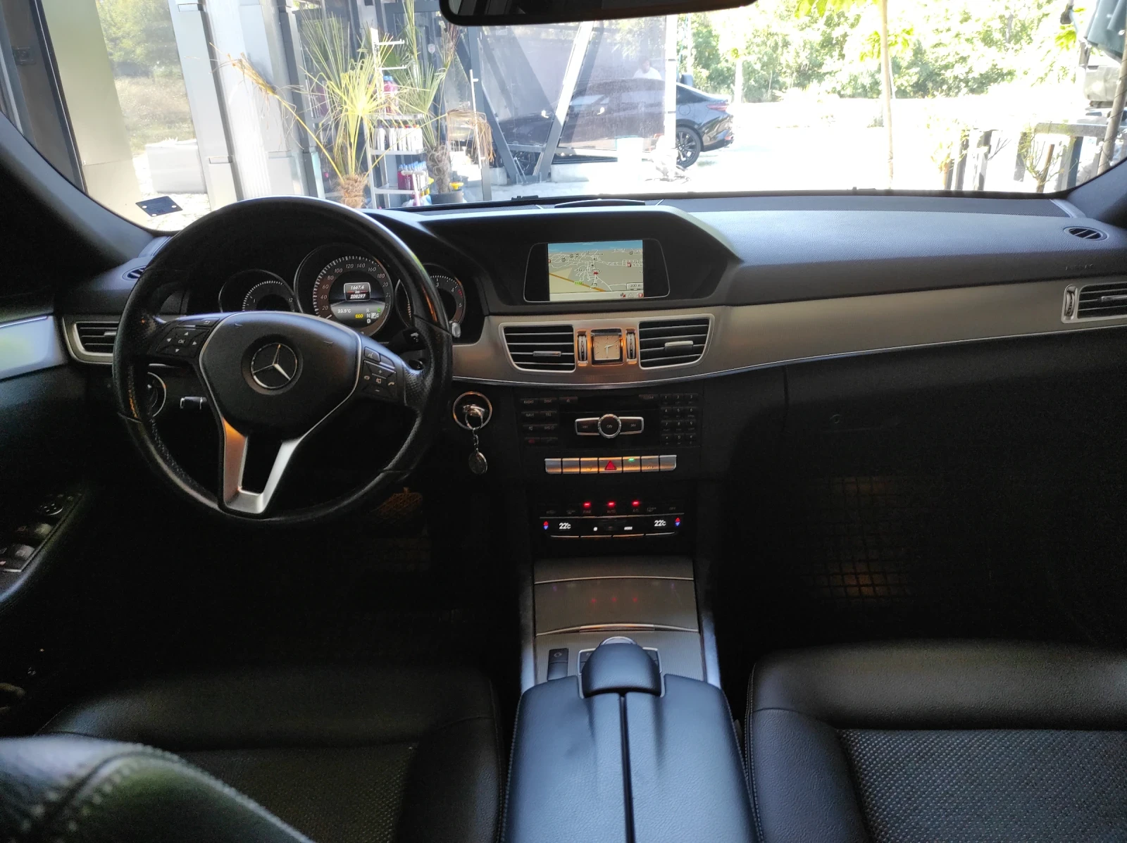 Mercedes-Benz E 220 2.2, снимка 10 - Автомобили и джипове - 55669723