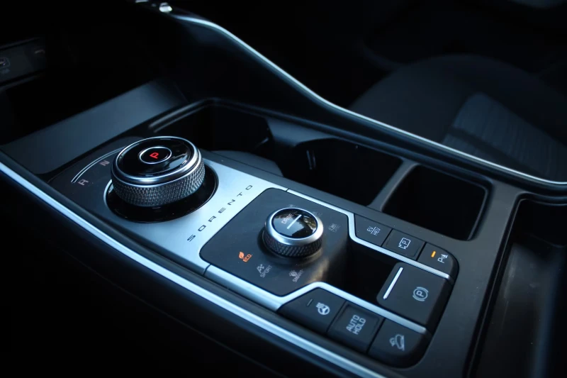 Kia Sorento 1.6PHEV/265HP/VISION/4X4/CAM/NAVI/DIGITAL/774v, снимка 14 - Автомобили и джипове - 52224889