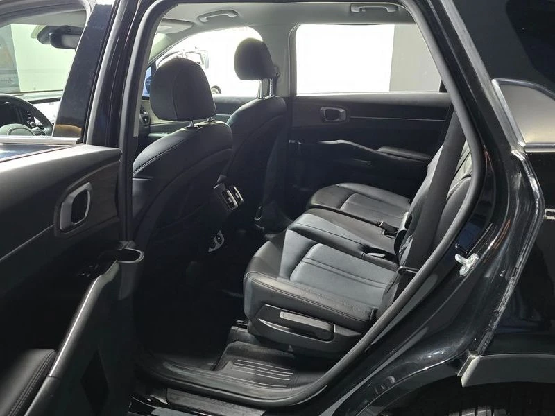 Kia Sorento 2.2 Automatic, снимка 11 - Автомобили и джипове - 55724420