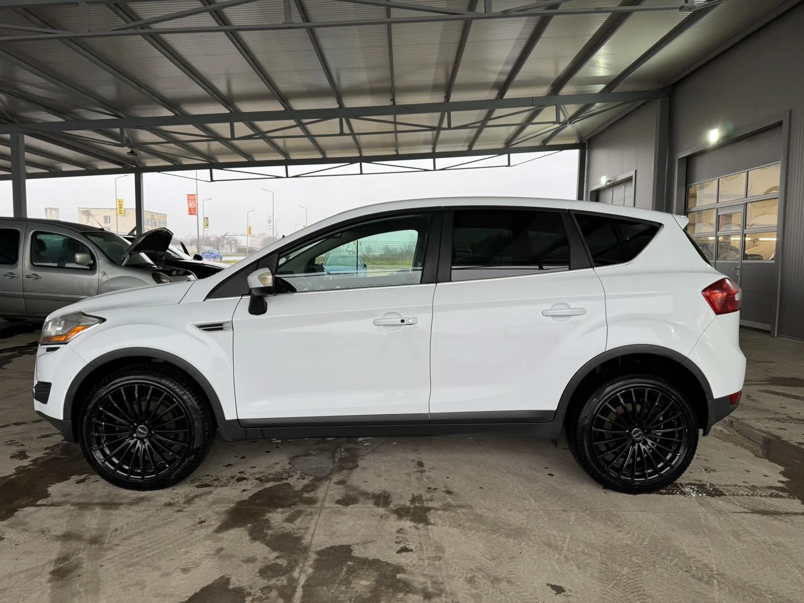 Ford Kuga 2.0D* 163ps* 4x4* AВТОМАТ* НАВИ* КОЖА* Keyless - изображение 2