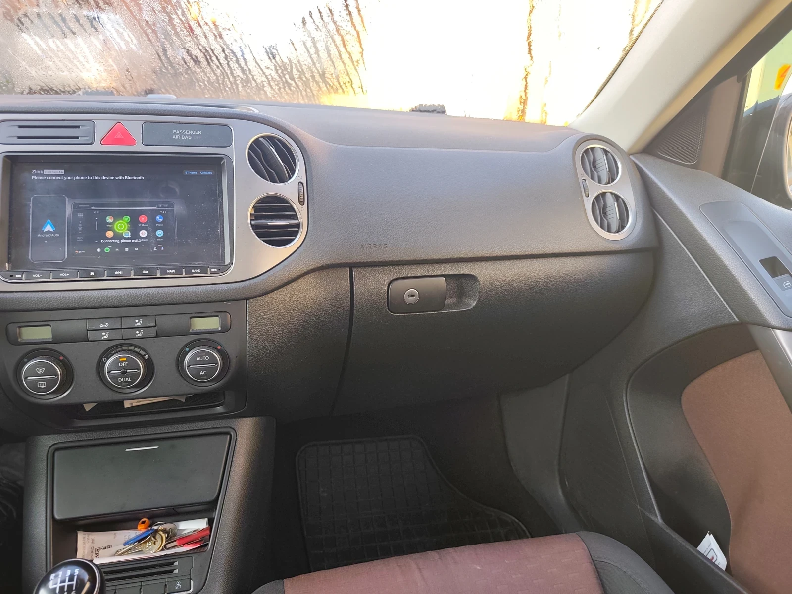 VW Tiguan 2.00 ТДИ, снимка 10 - Автомобили и джипове - 53731066