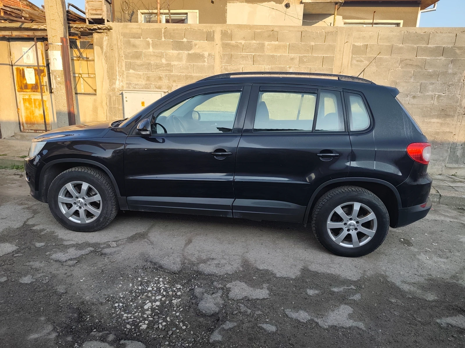 VW Tiguan 2.00 ТДИ, снимка 4 - Автомобили и джипове - 53731066