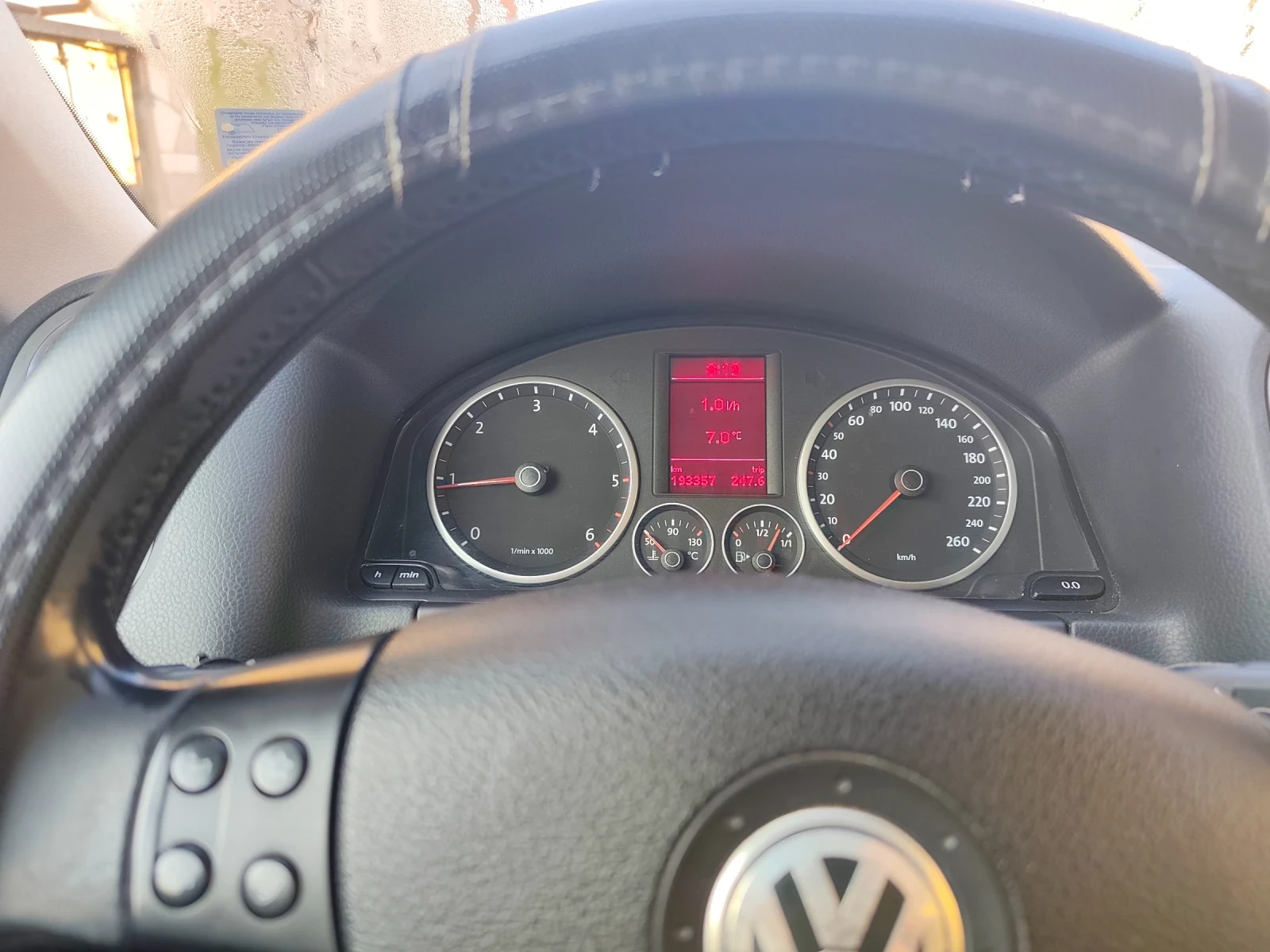 VW Tiguan 2.00 ТДИ, снимка 8 - Автомобили и джипове - 53731066