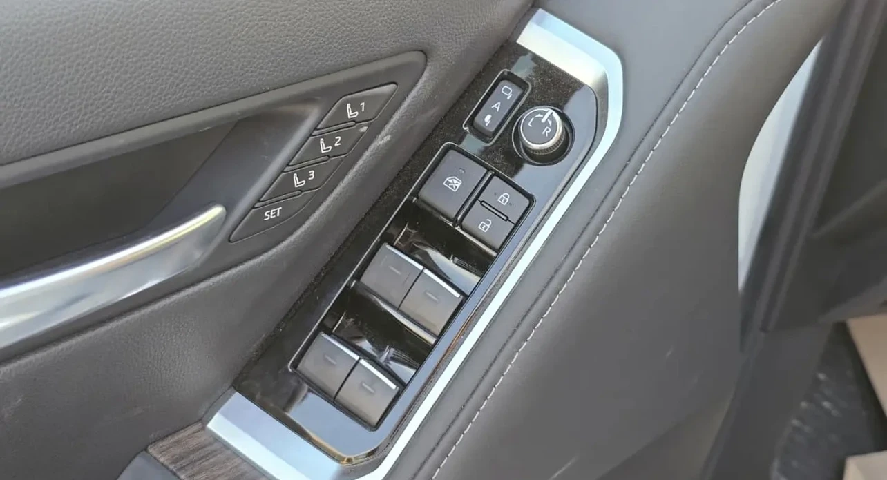 Toyota Land cruiser 300 VX-R 3.5L V6 TWIN TURBO | 15KM | Mobile.bg � ����������� 8