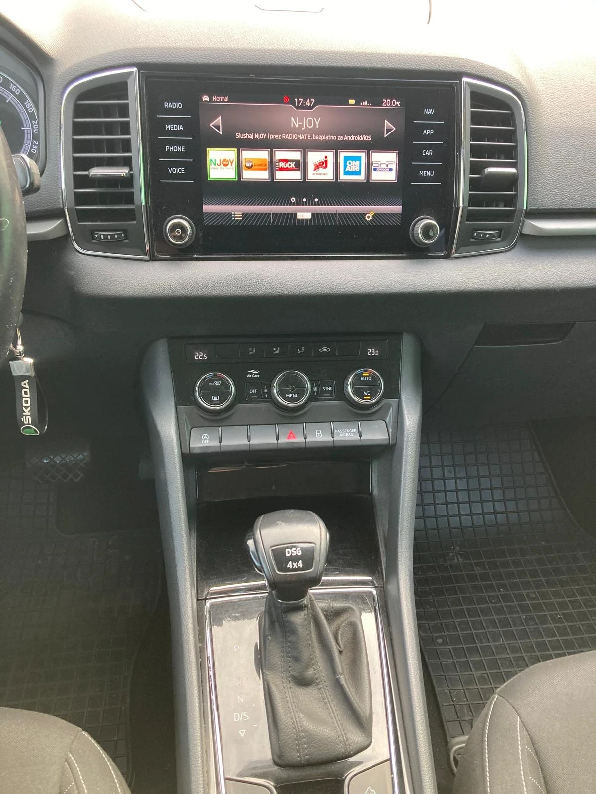 Skoda Karoq, снимка 13 - Автомобили и джипове - 54326583