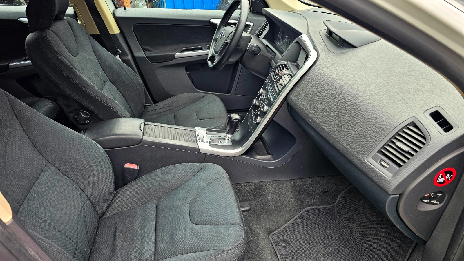 Volvo XC60 D-5-175kc, снимка 8 - Автомобили и джипове - 54477524