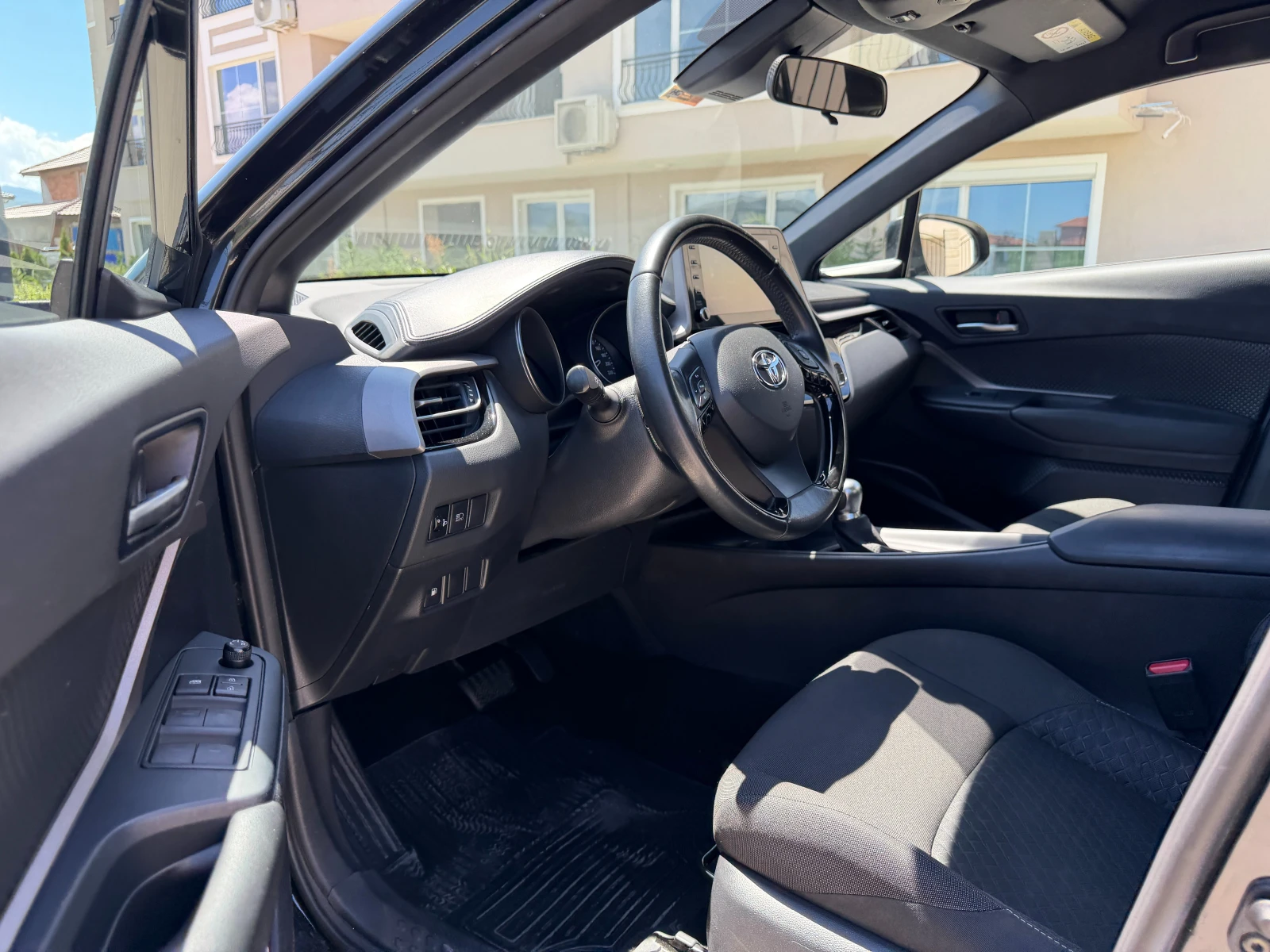 Toyota C-HR, снимка 17 - Автомобили и джипове - 55119918