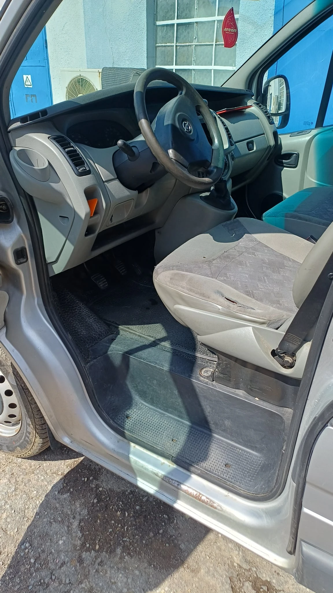 Opel Vivaro, снимка 11 - Бусове и автобуси - 54000855