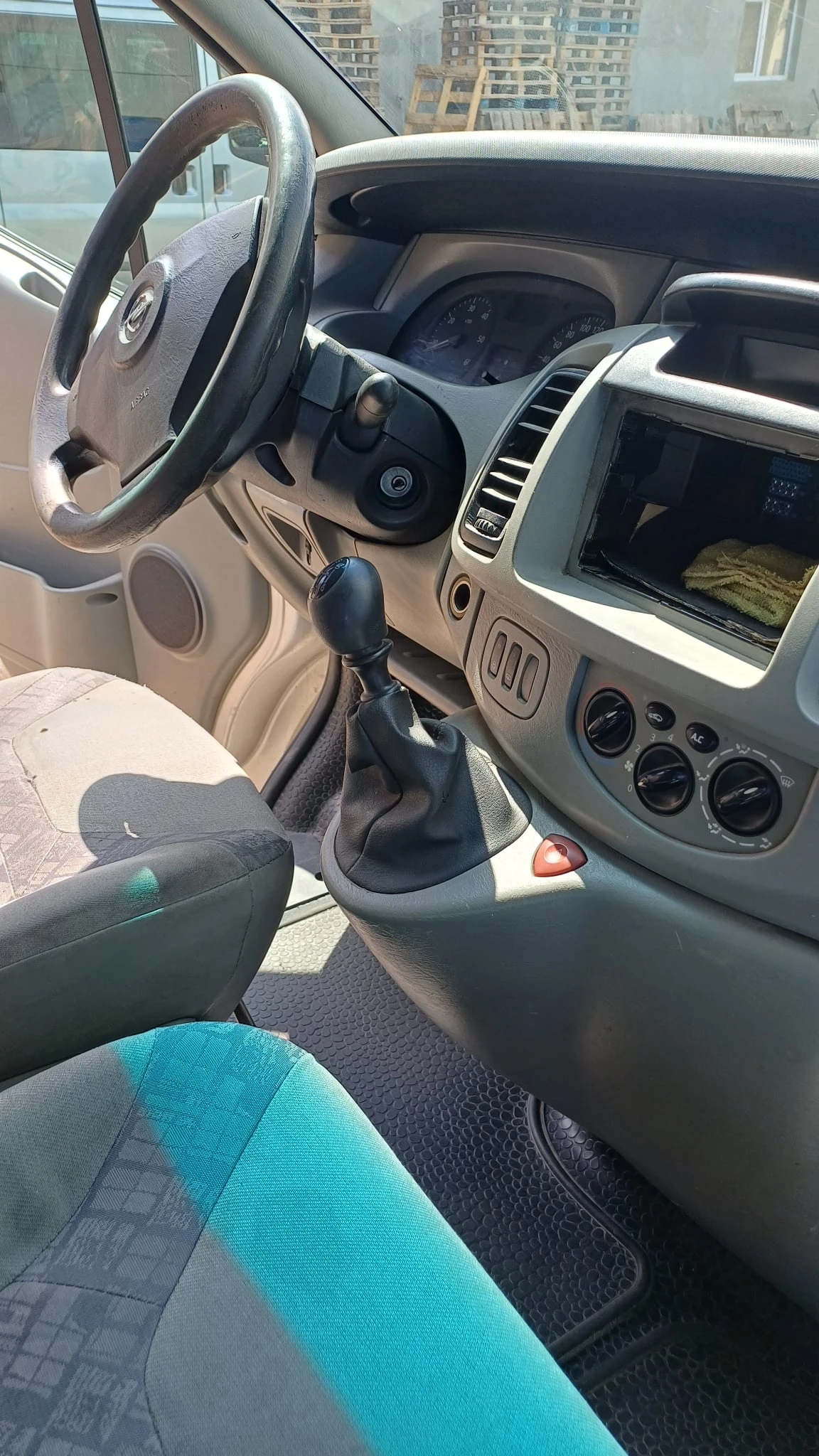 Opel Vivaro, снимка 10 - Бусове и автобуси - 54000855