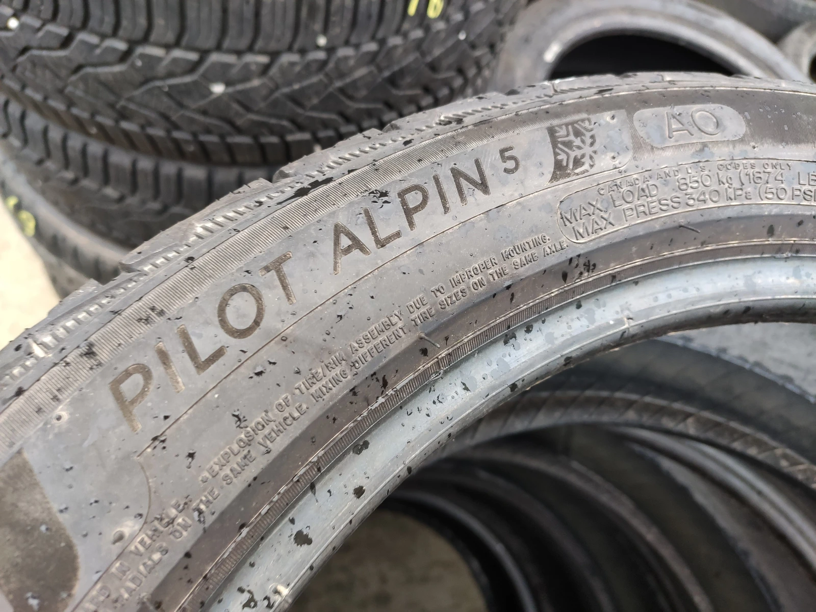 Гуми Зимни 245/45R19, снимка 8 - Гуми и джанти - 53961497