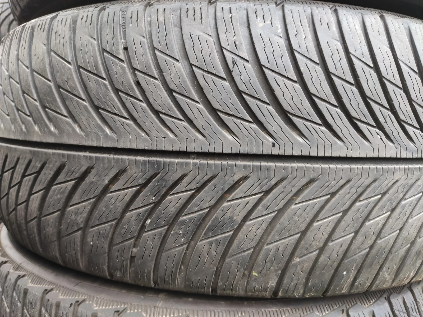 Гуми Зимни 245/45R19