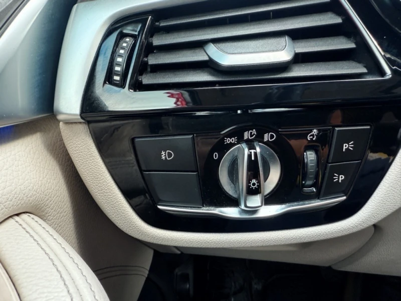 BMW 530  i xDrive LUXURY LINE SUNROOF NAVI БЕЗ ТЪРГ, снимка 16 - Автомобили и джипове - 52672220