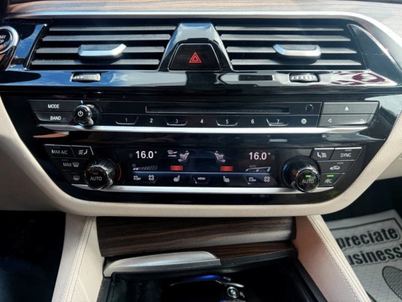 BMW 530  i xDrive LUXURY LINE SUNROOF NAVI БЕЗ ТЪРГ, снимка 14 - Автомобили и джипове - 52672220