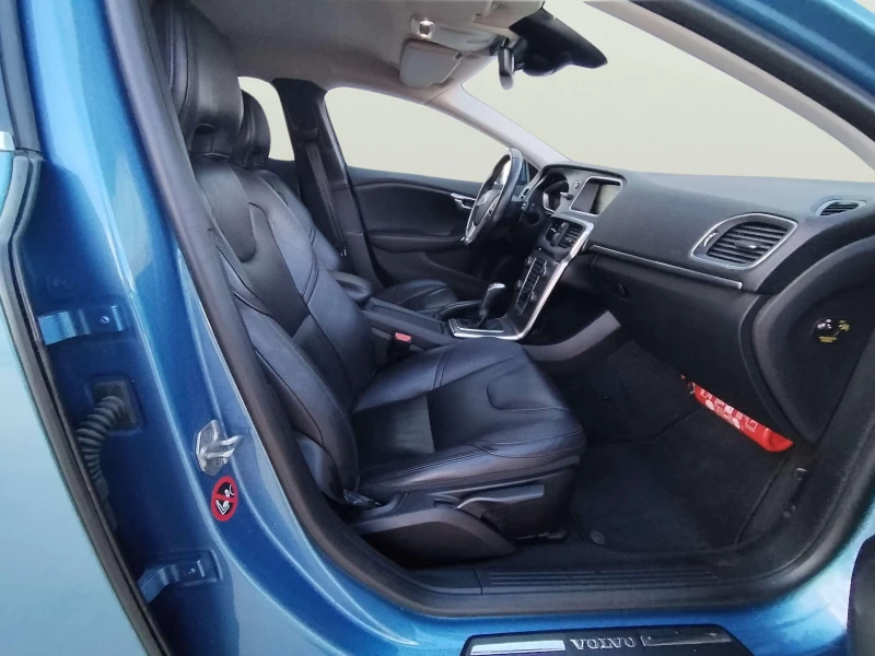 Volvo V40 2, 0, снимка 9 - Автомобили и джипове - 53594128