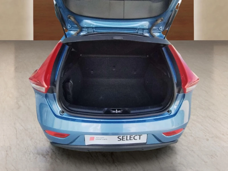 Volvo V40 2, 0, снимка 12 - Автомобили и джипове - 53594128