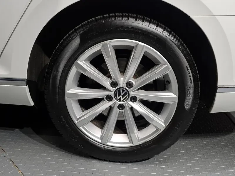 VW Passat 2.0 Tdi Premium/ Алкантара седалки/ 89к км., снимка 5 - Автомобили и джипове - 56515698