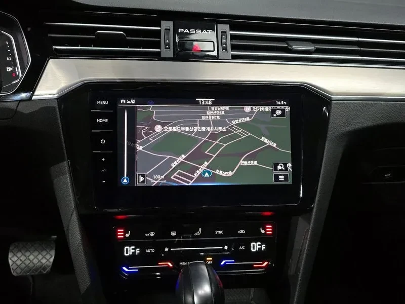 VW Passat 2.0 Tdi Premium/ Алкантара седалки/ 89к км., снимка 16 - Автомобили и джипове - 56515698