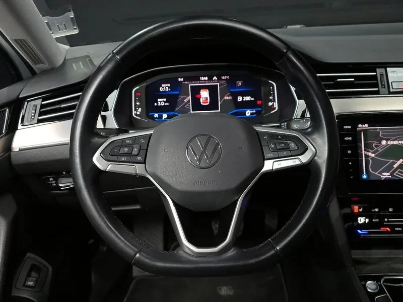 VW Passat 2.0 Tdi Premium/ Алкантара седалки/ 89к км., снимка 13 - Автомобили и джипове - 56515698