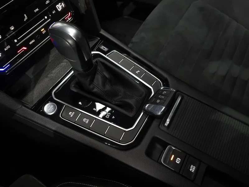 VW Passat 2.0 Tdi Premium/ Алкантара седалки/ 89к км., снимка 9 - Автомобили и джипове - 56515698
