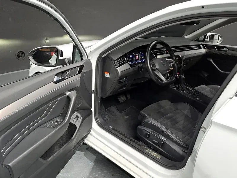 VW Passat 2.0 Tdi Premium/ Алкантара седалки/ 89к км., снимка 10 - Автомобили и джипове - 56515698