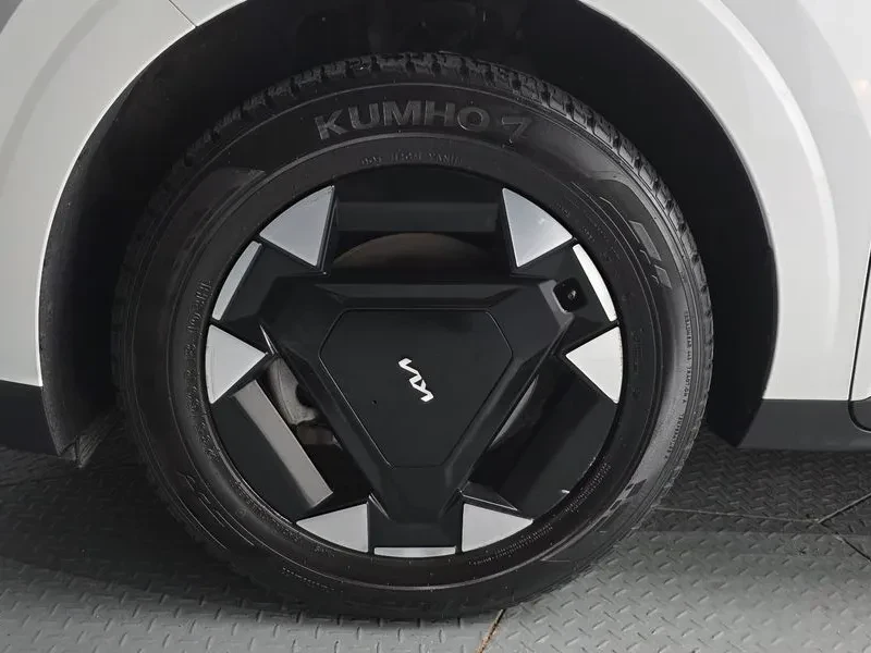 Kia Carnival Hev 9-Seater Prestige, снимка 5 - Автомобили и джипове - 56718696