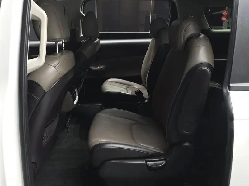 Kia Carnival Hev 9-Seater Prestige, снимка 11 - Автомобили и джипове - 56718696