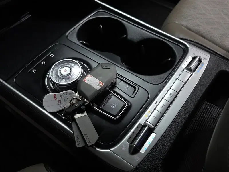 Kia Carnival Hev 9-Seater Prestige, снимка 9 - Автомобили и джипове - 56718696