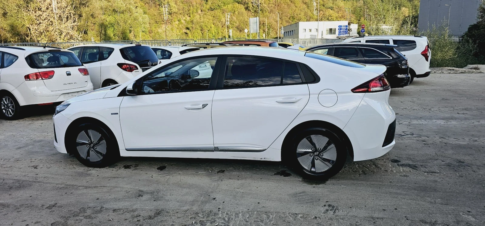 Hyundai Ioniq Hybrid* 2022г* 90хил км  - изображение 8