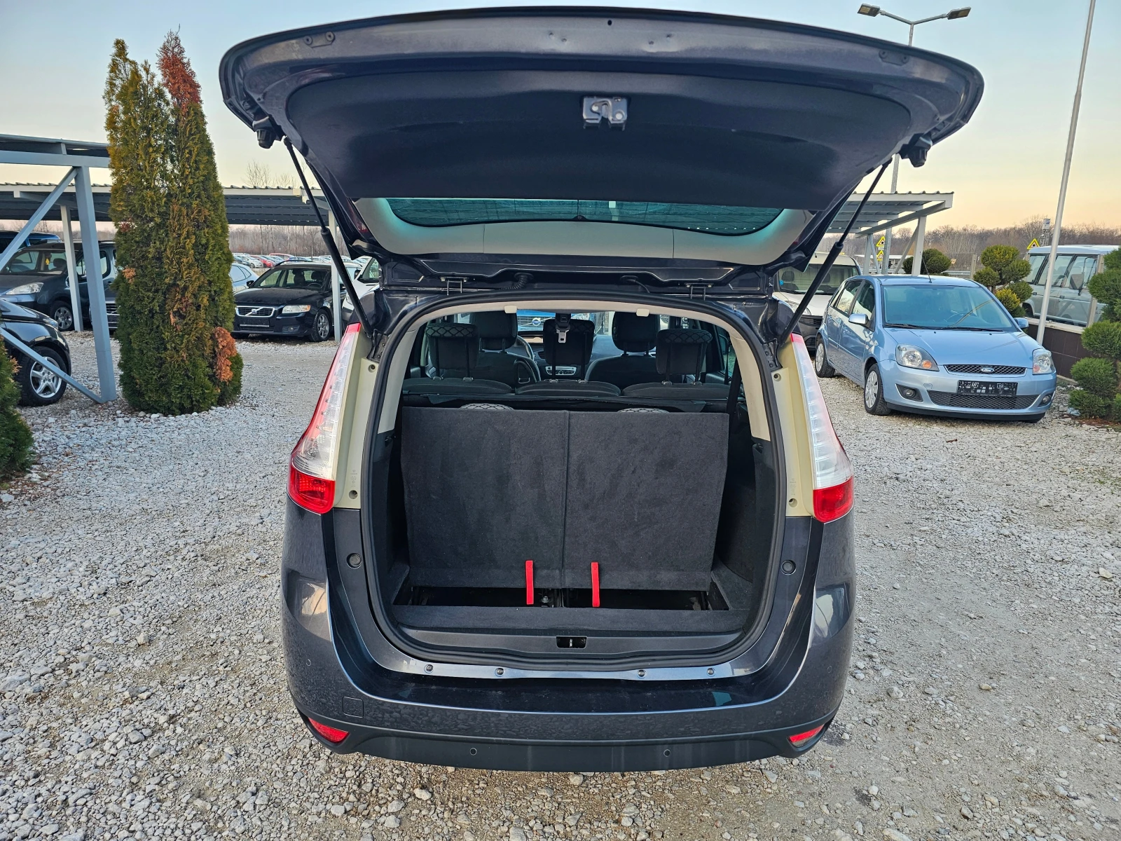 Renault Scenic 1.5DCI 110кс 7МЕСТА ! ! НАВИГАЦИЯ ! ! КЛИМАТРОНИК | Mobile.bg — изображение 15