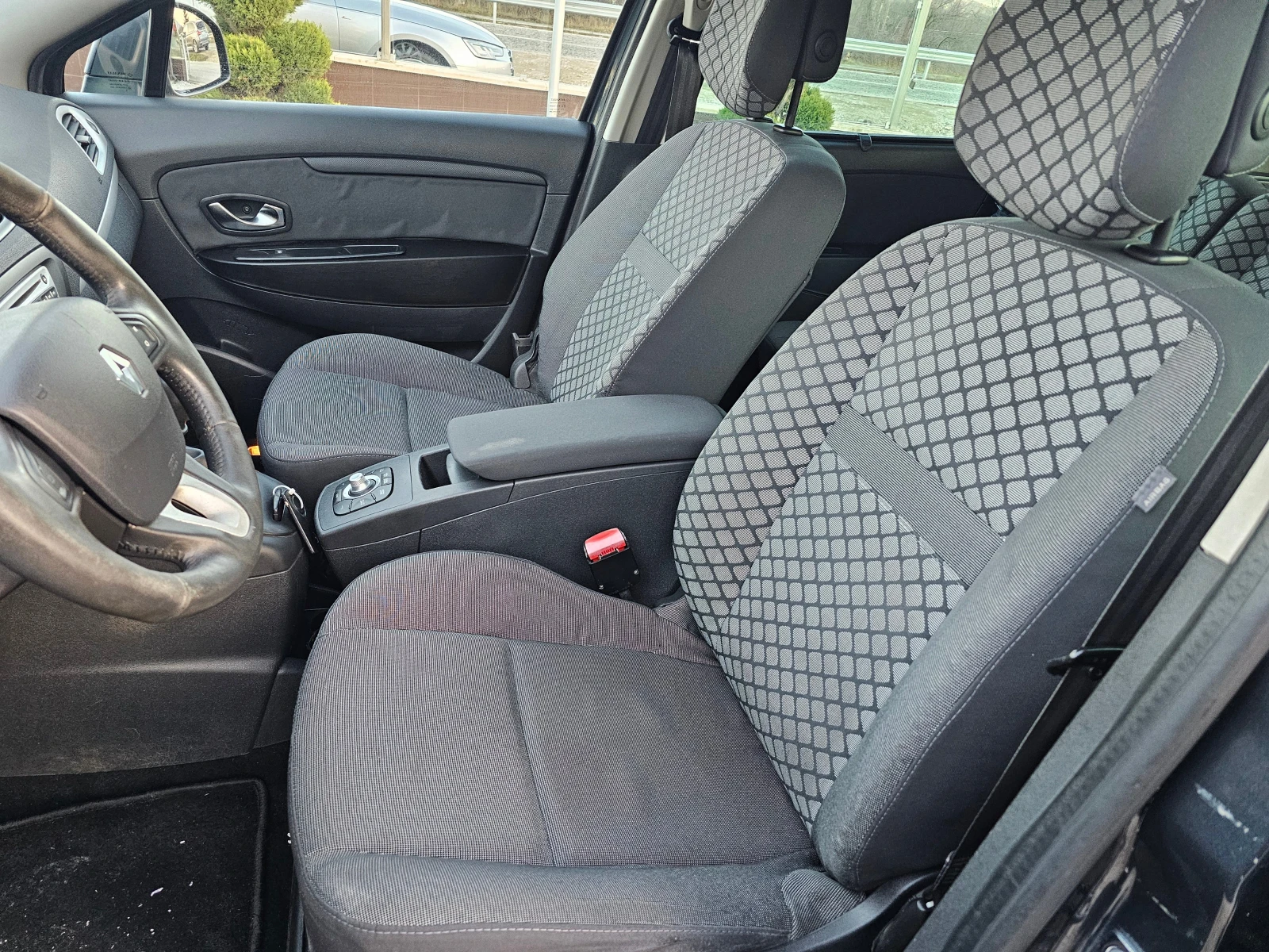 Renault Scenic 1.5DCI 110кс 7МЕСТА ! ! НАВИГАЦИЯ ! ! КЛИМАТРОНИК | Mobile.bg — изображение 13