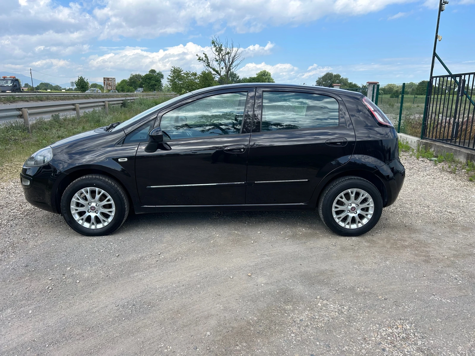 Fiat Punto 1.4 I EURO 5 - изображение 4
