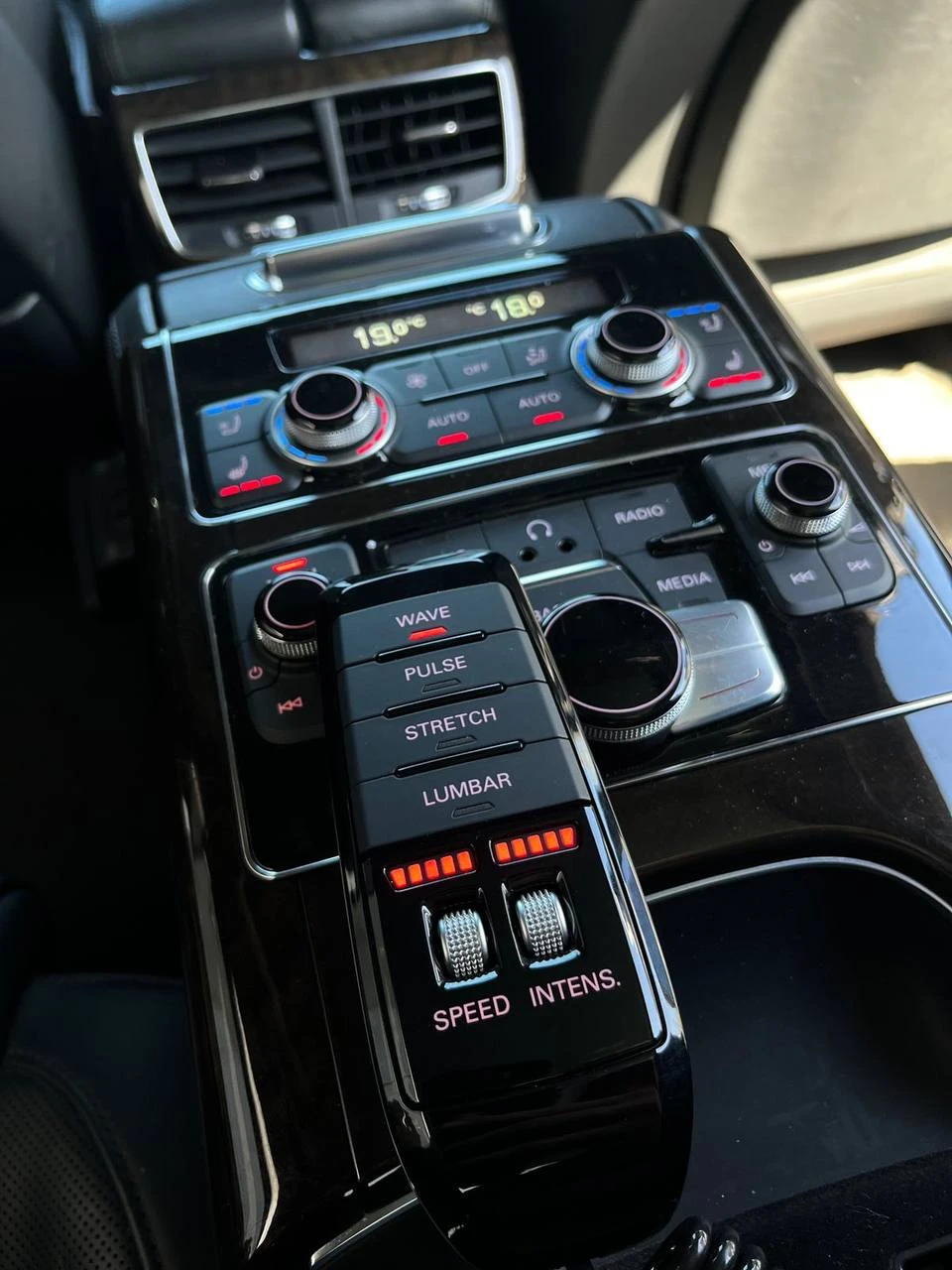 Audi A8  L 4. 0 TFSI Quattro - изображение 7