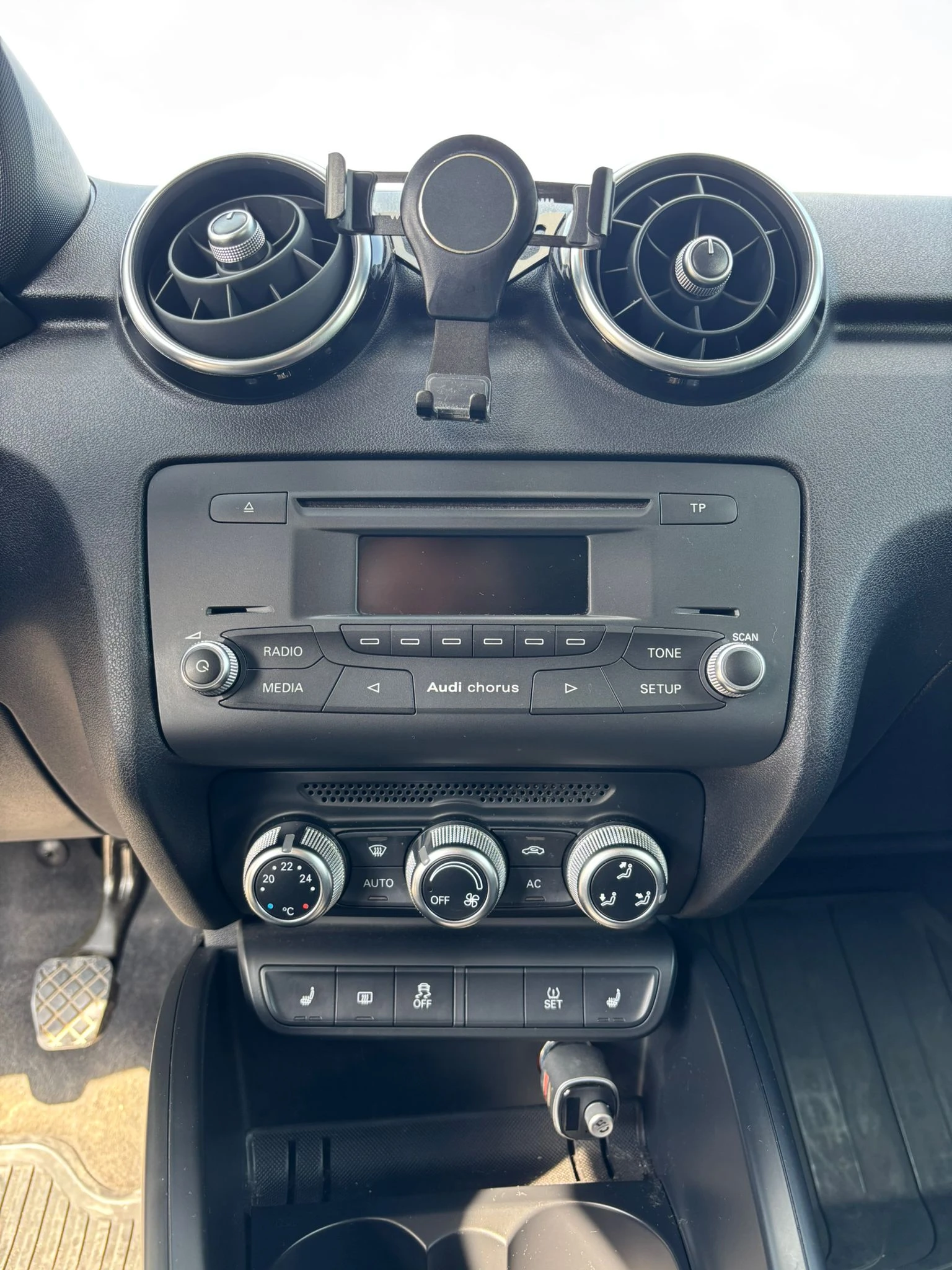 Audi A1, снимка 12 - Автомобили и джипове - 53876291